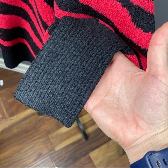 French Connection TIGER JACQUARD CREW NECK SWEATER. Pink and black. Winter warm - Picture 9 of 13